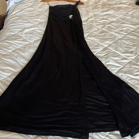 Vintage Black One-shoulder Low V-back Long Gown Stitched Rhinestone Brooch Siz 2 - Picture 13 of 13